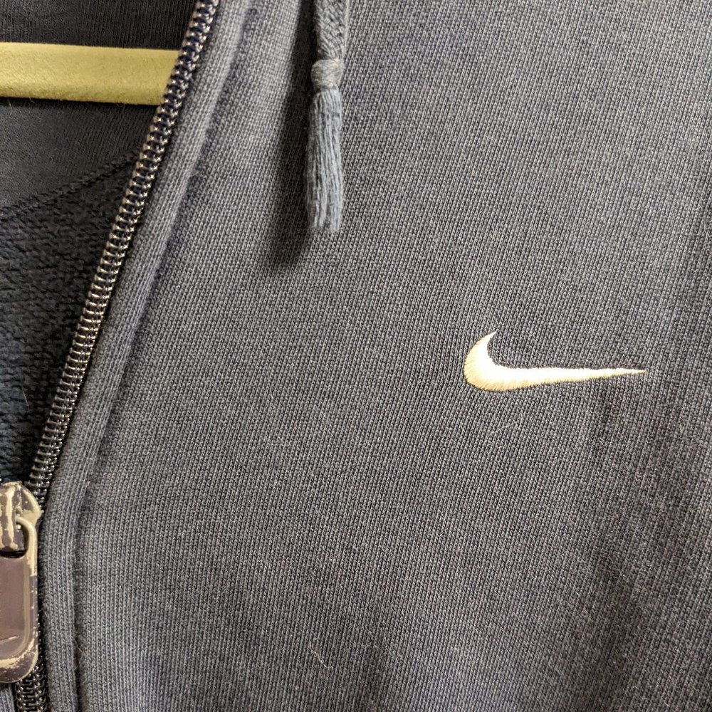Classic Mens Nike Navy Zip-up hoodie with drawstring hood, Size L